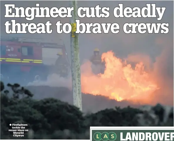  ??  ?? ● Firefighte­rs tackle the recent blaze on Mynydd Cilgwyn