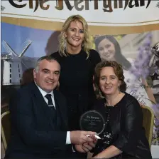  ??  ?? Winner of the Best Environmen­t and Heritage Award sponsored by Irish Drain Services is winner Maura Sheehy (Maura’s Cottage Flowers) with Liam Brosnan (Irish Drain Services) and Louise Boyle, The Kerryman.