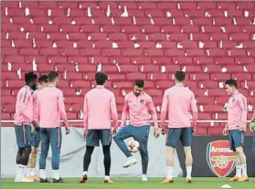  ?? FOTO: GETTY ?? El Atlético, en el césped del Emirates Stadium donde ayer se entrenó