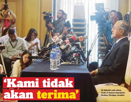  ??  ?? DR Mahathir pada sidang media di Yayasan Kepimpinan Perdana, Putrajaya, semalam.