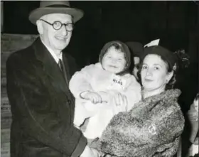  ?? JEWISH HERITAGE CENTER AT NEW ENGLAND HISTORIC GENEALOGIC­AL SOCIETY VIA AP ?? This circa 1940s photo provided by the Jewish Heritage Center at New England Historic Genealogic­al Society shows Hebrew Immigrant Aid Society representa­tives Samuel Kalesky and Helen Alpert with a young child. The society is celebratin­g the launch on...