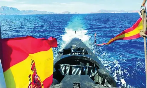  ?? ?? El submarino «Tramontana», a su salida de Cartagena para integrarse en la operación «Sea Guardian»