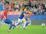  ?? AP ?? Atletico’s Antoine Griezmann scores from the penalty against Leicester City in Madrid on Wednesday.