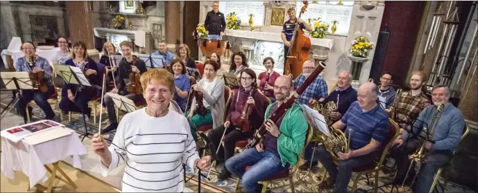  ??  ?? Geraldine Doggett Musical Director Tredagh Singers and the crew getting set