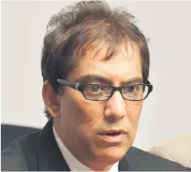  ?? Picture: Bloomberg ?? COURT VICTORY. Sekunjalo CEO Iqbal Survé says there was no objective evidence why banks decided to close its accounts.