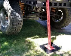  ??  ?? FLAT FOOT. The strength of a high-lift jack means you can lift your vehicle high into the air, but make sure to put it on a base plate on softer terrain.