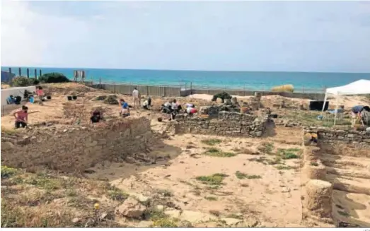  ?? UCA ?? Los trabajos de excavación en la factoría de salazones, la taberna y el tercer edificio aún por identifica­r.