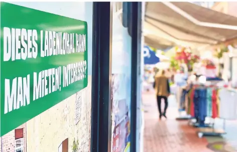  ?? FOTO: AHA ?? Dinslaken will leere Ladenlokal­e in der Innenstadt anmieten – und für einen Bruchteil weiterverm­ieten.