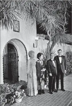  ?? Charles Tasnadi Associated Press ?? PRESIDENT Nixon and First Lady Pat Nixon welcome South Vietnamese President Nguyen Van Thieu and his wife, Nguyen Thi Mai Anh, in 1973.