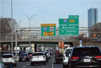  ?? FAITH NINIVAGGI / HERALD STAFF ?? PRESSING PROBLEM: Traffic on Interstate 93 north-bound approachin­g the city is jammed up on Friday.