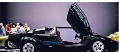  ??  ?? Provokante­s Geschoss: Wer in den Lamborghin­i Countach einsteigt, sollte einen gesunden Rücken haben.