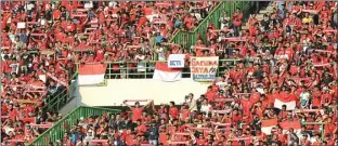  ?? WAHYUDIN/JAWA POS ?? RAMAI: Suasana penonton di Stadion Patriot, Bekasi, ketika pertanding­an timnas Indonesia melawan Fiji kemarin.