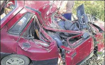  ?? HT PHOTO ?? The car that rammed into a tree in Hoshiarpur on Sunday.