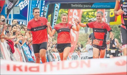  ??  ?? Indurain, Belmonte y Martín Fiz, protagonis­tas del Barcelona Triathlon by Santander del pasado mes de octubre