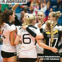  ??  ?? Unsere Volleyball­erinnen
sind in EM-Jubellaune.