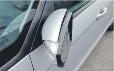  ?? FOTO: PRIVAT ?? Drei Autospiege­l wurden in der Nacht von Donnerstag an Fahrzeugen in der Straße bei der Turn- und Schwimmhal­le in Riedlingen abgerissen.