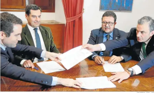  ?? JOSÉ MANUEL VIDAL / EFE ?? Firma del acuerdo de investidur­a entre el PP y Vox, el 9 de enero de 2019 con Teodoro García Egea, Juanma Moreno, Francisco Serrano y Javier Ortega Smith.