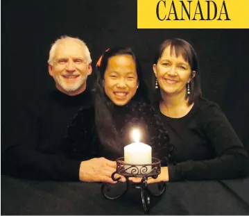  ?? COURTESY GREG AND CATHY CROWELL ?? Hosanna Crowell, with adoptive parents Greg and Cathy, needs a bone-marrow transplant but searching for her biological parents in China has been futile. The Edmonton family is pinning their hopes on an open online letter.