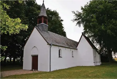  ?? FOTO: STEPHANIE WICKERATH ?? Die Kapelle St. Peter in den Feldern zwischen Vorst und Kempen gelegen, ist eine beliebte Station für Radtouren (von der Vorster Straße aus).