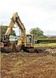  ?? PHOTO: NEV MADSEN ?? WEST STREET: The remnants of the home have been cleared to make way for future plans.