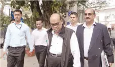  ?? — Reuters ?? CBI officials escort Vikram Kothari (C) to a court in New Delhi on Friday.