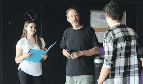  ?? NICK PROCAYLO/ PNG ?? Director Mike Stack, flanked by Maggie Stewart and Finnegan Howes, during a rehearsal for Romeo and Juliet.