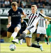  ??  ?? TUSSLE: Southend United’s Simon Cox, left, in action with Rochdale’s Mark Kitching