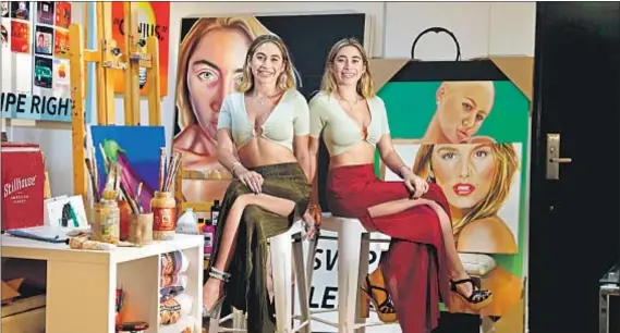  ?? Photograph­s by Carolyn Cole Los Angeles Times ?? POP ARTISTS Allie, left, and Lexi Kaplan mix work and life in an open-living space. The lightbulbs are a subtle delineator.