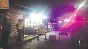  ?? (Aksyon Radyo-Bacolod photo) ?? The barangay captain for Bacolod City’s Barangay 16 was shot dead late Saturday night at a beer house by four riding-in-tandem suspects.