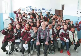  ?? PHOTOS PROVIDED TO CHINA DAILY ?? From left: Zhao Xingzhou and his students at the middle school in Jiuzhi county, Guoluo Tibetan autonomous prefecture, Qinghai province. Zhao teaches students at the school how to play the drums.