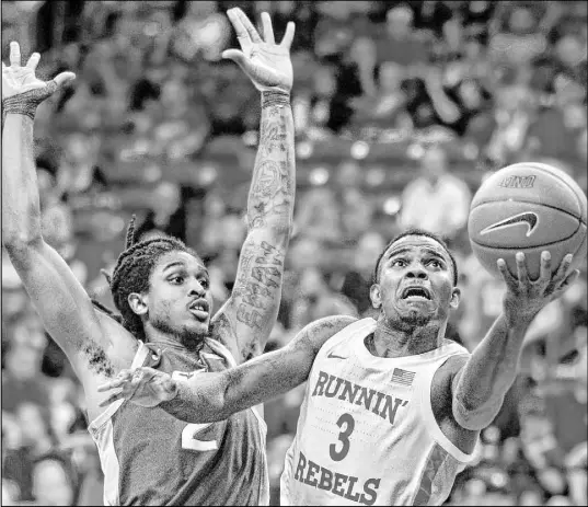  ?? Benjamin Hager Las Vegas Review-Journal @benjaminhp­hoto ?? UNLV junior guard Amauri Hardy drives past Kansas State junior guard Cartier Diarra during the second half of the Wildcats’ 60-56 overtime victory Saturday at the Thomas & Mack Center. Hardy led the Rebels with 27 points.