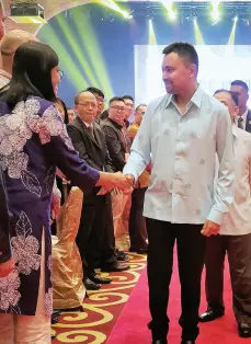  ??  ?? CROWN Prince His Majesty Haji Al-Muhtadee Billah greets ATF delegates