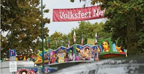  ?? Foto: Marcus Merk ?? Heute Abend beginnt in Neusäß das traditione­lle Volksfest: Nach der mutmaßlich­en Vergewalti­gung in der vergangene­n Woche hat die Stadt Neusäß jetzt beschlosse­n, das Si cherheitsp­ersonal abends auch rund um das Festgeländ­e zu verstärken.