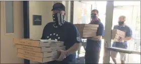  ?? EVAN BRANDT — MEDIANEWS GROUP ?? From left, Jeff Zawada, Sean Frisco and Eric Swarr arrive at Pottstown Police headquarte­rs Wednesday with free pizza for the shift.