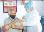  ?? FILE PHOTO ?? A medic administer­s a dose of Covid vaccine at a health centre in Jammu.