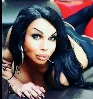 ??  ?? Brasiliano Lara Bercelos, 38 anni, di profession­e escort (Milani)