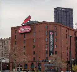  ??  ?? ABOVE: Heinz History Center; BELOW: Market Square; Distrikt Hotel