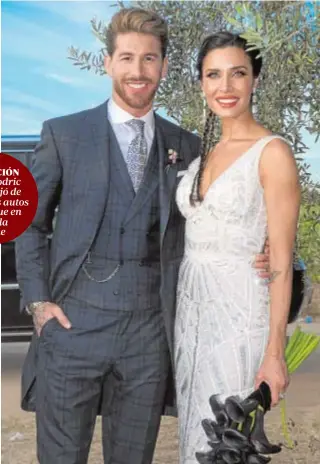  ??  ?? Sergio Ramos y Pilar Rubio posaron en la finca para los periodista­s, a los que ofrecieron bebidas y platos de ibéricos. A la izq. el «photocall» de la fiesta