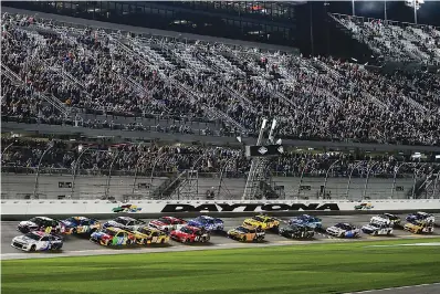  ?? AP Photo/Terry Renna ?? ■ Alex Bowman (88) and Jimmie Johnson (48) lead the field to start the second of two NASCAR Daytona 500 qualifying auto races on Thursday at Daytona Internatio­nal Speedway in Daytona Beach, Fla.