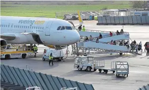  ?? | PHOTO : ARCHIVES JOËL LE GALL, OUEST-FRANCE ?? L’arrivée d’un avion de la compagnie Vueling à l’aéroport de Rennes.