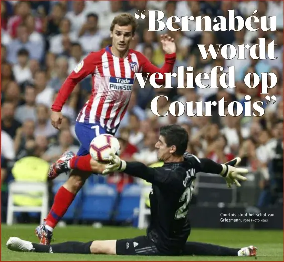  ?? FOTO PHOTO NEWS ?? Courtois stopt het schot van Griezmann.