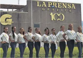  ??  ?? Recorrido. Las candidatas a reina de Puerto El Triunfo y la soberana saliente visitaron esta semana las instalacio­nes de LA PRENSA GRÁFICA.