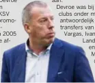  ??  ?? Luc Devroe volgt dus Herman Van Holsbeeck op als sportief directeur van RSC Anderlecht. De 52jarige Devroe komt samen met kersvers voorzitter Marc Coucke over van KV Oostende.
In 2001 begon Devroe als manager van tweedeklas­ser KSV Roeselare. De...