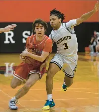  ?? RICK KINTZEL/THE MORNING CALL ?? Parkland’s Matt Ray, shown trying to score against Freedom’s Krishna Mangroo in the District 11 tournament, is one of the backcourt leaders for Parkland.