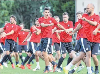  ?? FOTO: THOMAS SIEDLER ?? Die Spieler der TSG haben das erste Training für die neue Saison absolviert.