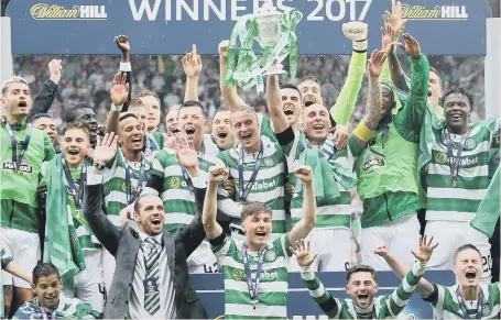  ??  ?? Invincible­s: Celtic celebrate lifting the William Hill Scottish Cup, making it 47 unbeaten games domestical­ly this season for Brendan Rodgers’ men.