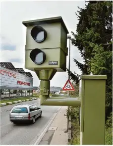  ?? Foto: Oliver Vogel/archiv ?? Der alte Blitzer in der Heidenheim­er Straße in Bolheim wurde bereits Ende September abmontiert. Das moderne Radargerät lässt jedoch noch auf sich warten.