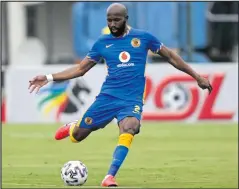  ??  ?? URAMAHLWE Mphahlele weKaizer Chiefs onokuthint­eka.