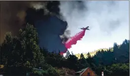  ?? NOAH BERGER — THE ASSOCIATED PRESS ?? An air tanker drops retardant while battling the Glass Fire in St. Helena on Sunday.