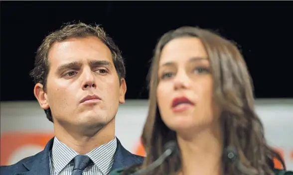  ?? ÀLEX GARCIA ?? Albert Rivera e Inés Arrimadas reunieron ayer la ejecutiva de Ciutadans en el distrito barcelonés de Nou Barris